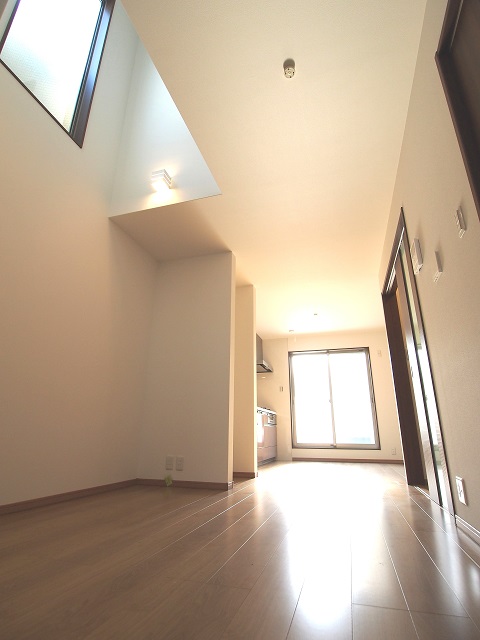 http://www.eraten.jp/blog/%E5%A4%AA%E7%A7%A6%E3%83%AA%E3%83%93%E3%83%B3%E3%82%B0a.JPG